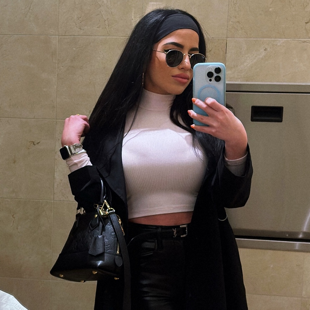 Meet your Posher, Iana